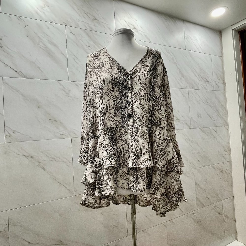 Ophelia Roe NWT Double Tiered Top